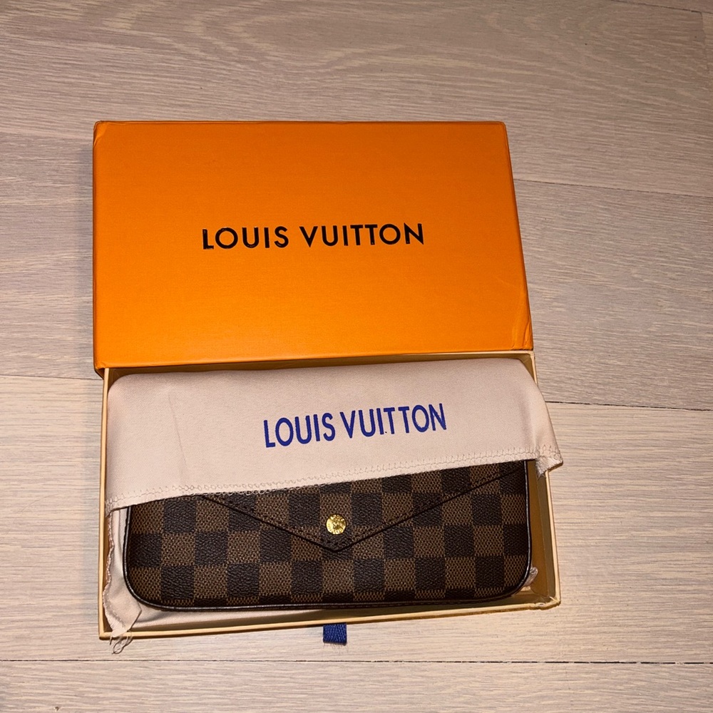 Wristlet wallet purse